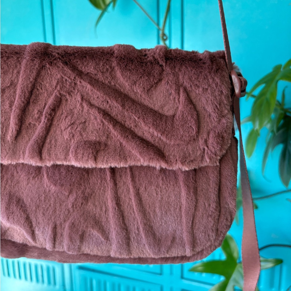 Nike Brown Faux Fur Crossbody Bag - Picture 4 of 6